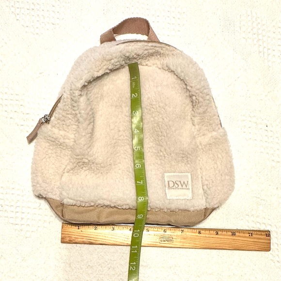 5/$15💥 DSW Cream Faux Fur Kids Backpack Travel & Everyday Bag - Picture 9 of 13